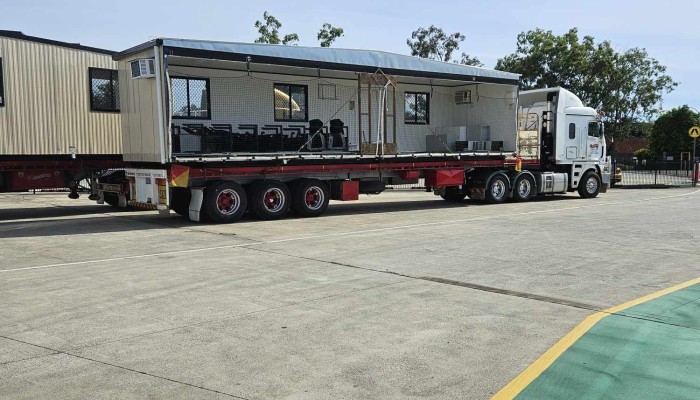 Modular building on a truck